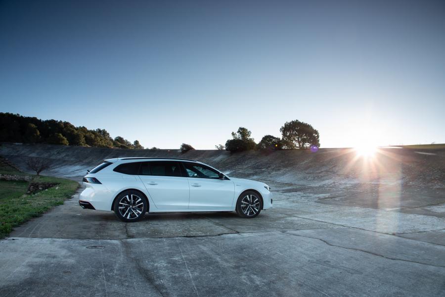  Peugeot 508 SW GT HYBRID 2019 года  (WW) (фото 29 из 40)